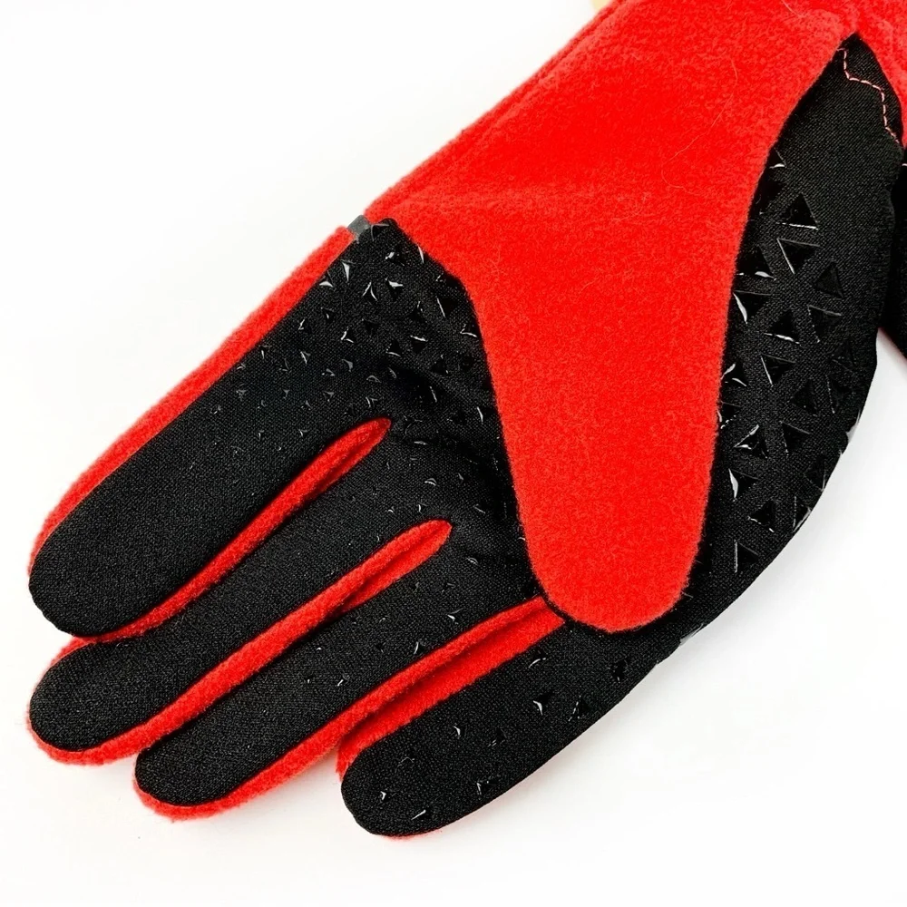 UR Wellness Red Touchscreen Gloves